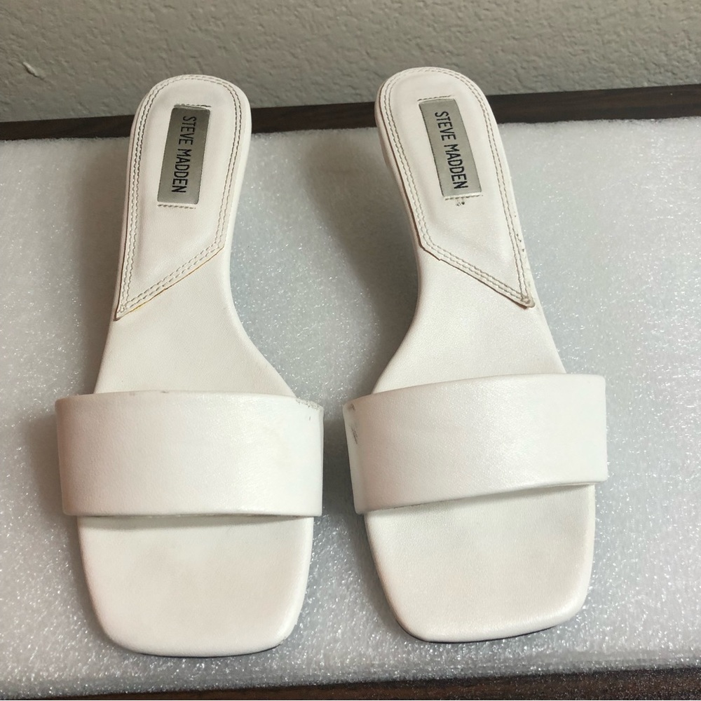 Steve Madden woman’s slipper heel size 9 Vella white comes with box